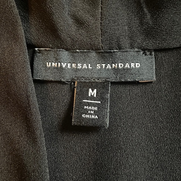 Universal Standard Better Than Silk V-Neck Blouse🖤 - Picture 13 of 15